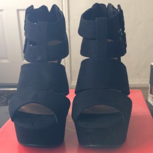 Shoes - Black wedges